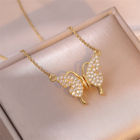 MAGNETIC CLASP BUTTERFLY NECKLACE
