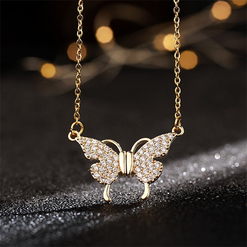 MAGNETIC CLASP BUTTERFLY NECKLACE