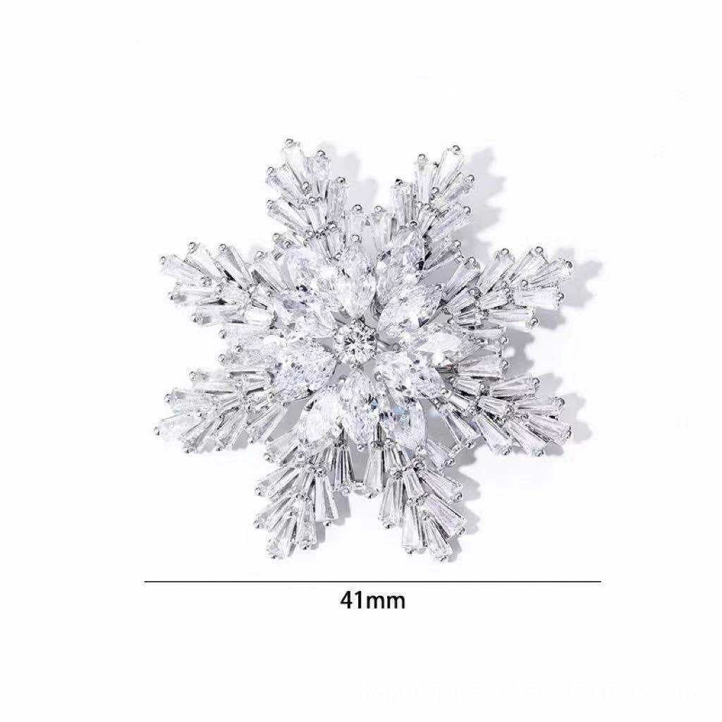 ❄️ Crystal snow flake brooch ✨