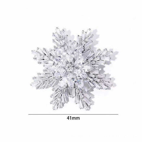 ❄️ Crystal snow flake brooch ✨