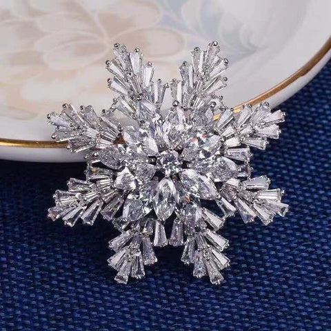 ❄️ Crystal snow flake brooch ✨
