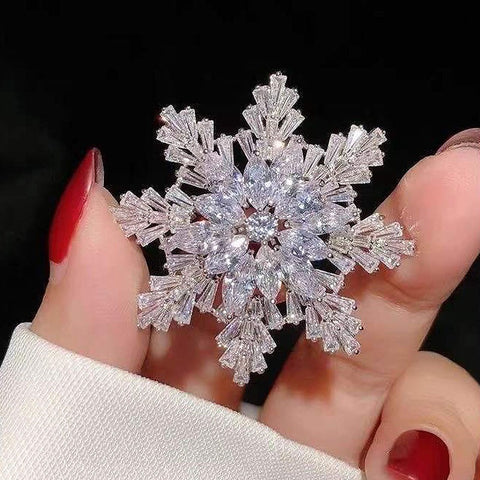 ❄️ Crystal snow flake brooch ✨